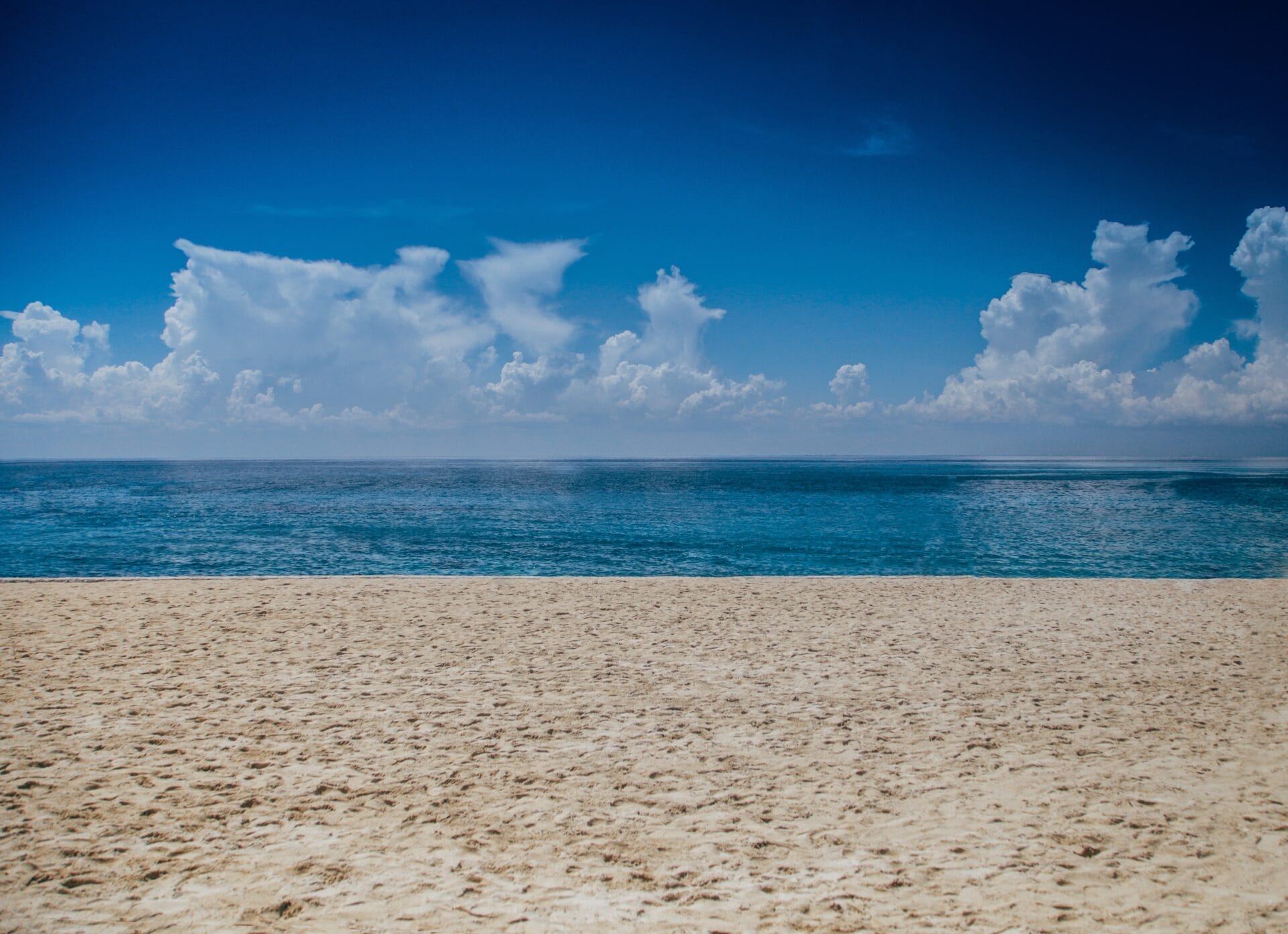 An empty beach but is it? Sand flies - the no see ums. The Backpacking Housewife