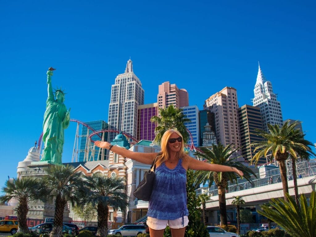 The Backpacking Housewife in fabulous Las Vegas - know exactly how to best plan your trip and to experience all that Las Vegas has to offer you as a first timer in The City of Lost Wages!
