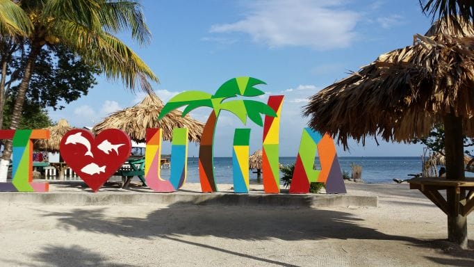 I heart Utila sign on Chepe's Beach