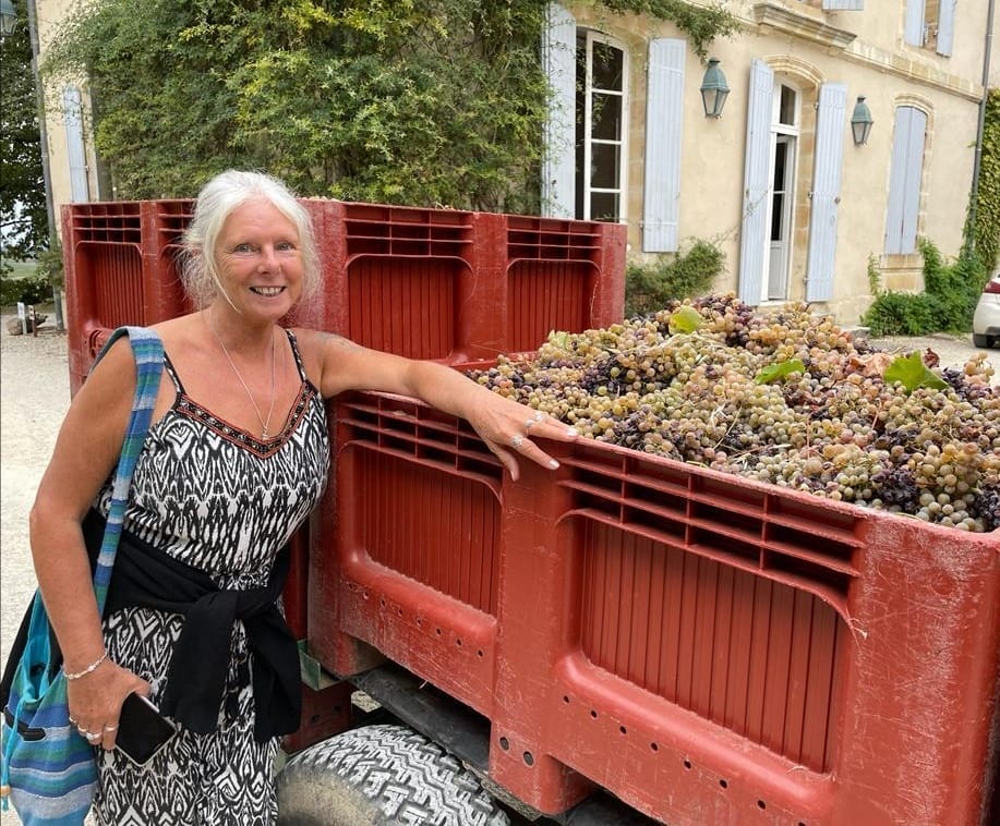 The Backpacking Housewife at the vineyard at harvest time. MY TOP 5 FAVOURITE WINE TASTING CHATEAUX IN BERGERAC FRANCE.