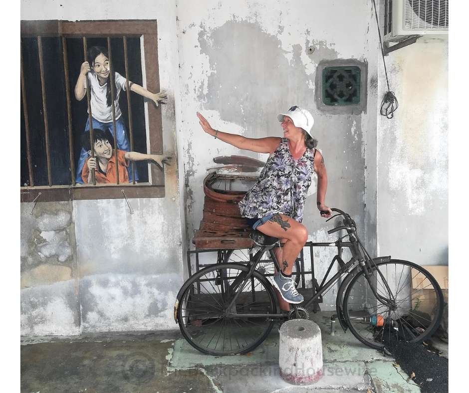 Backpacking Housewife I want bau by artist WK Setor. This mural shows two kids reaching for bao buns