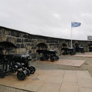 guns at edinburgh castle