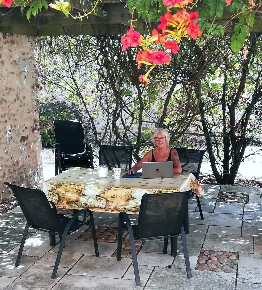 JANICE HORTON WRITING OUTDOORS
