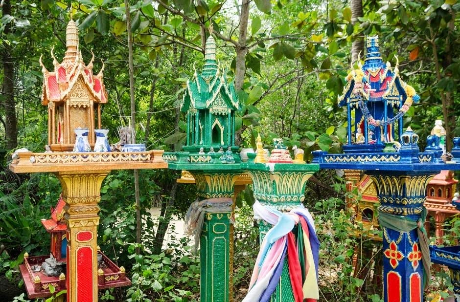 Spirit houses come in various sizes, ranging from simple structures to elaborate miniature replicas of traditional Thai architecture.