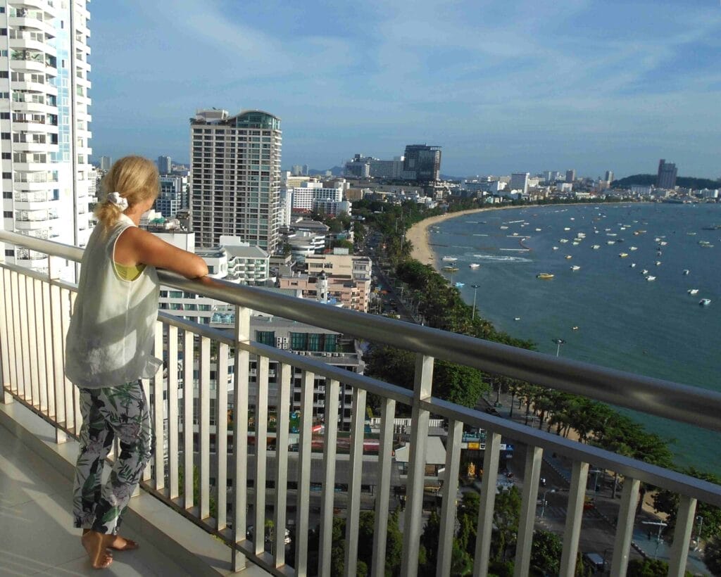 The Backpacking Housewife in Pattaya Thailand