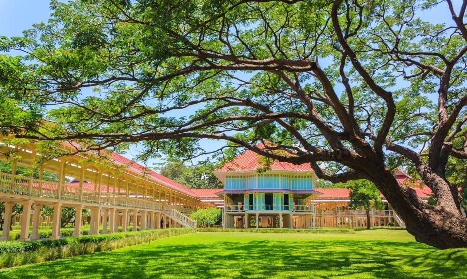 Mrigadayavan Palace: Also known as the "Palace of Love and Hope," this former royal summer residence of King Rama VI gives the town a regal charm.