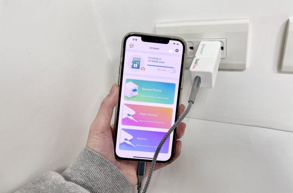 Qubii Duo by Maktar is a small savvy intuitive automatic backup cube