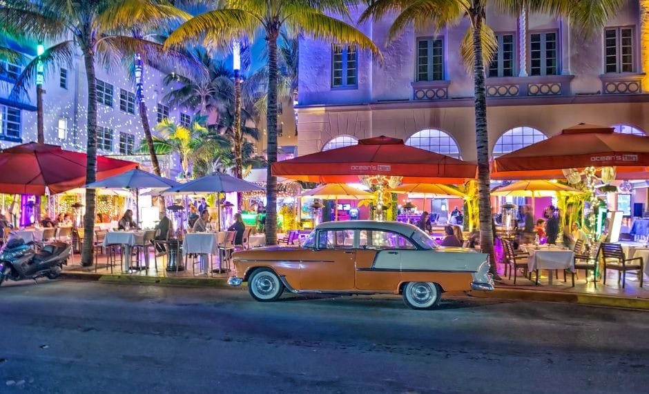 Many restaurants on Ocean Drive South Beach Miami have stunning views of the ocean and excellent wine lists