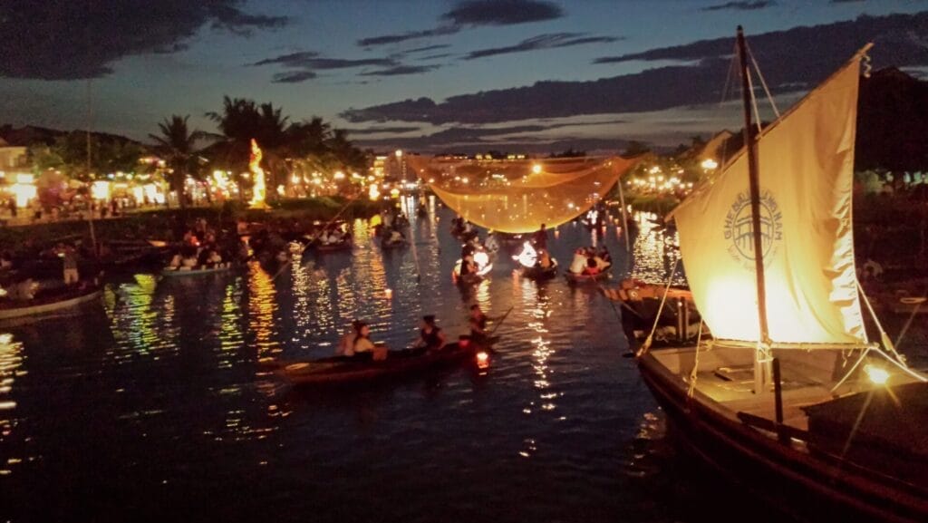 Best time to visit Hoi An. Boats on the Thu Bon River Hoi An at night