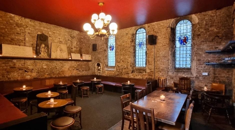 A former Roman Catholic church dating back to 1788, St Peterās Tavern combines historic surroundings with a modern pub atmosphere.